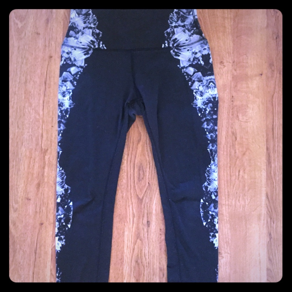 Cropped high-waisted leggings from ALO